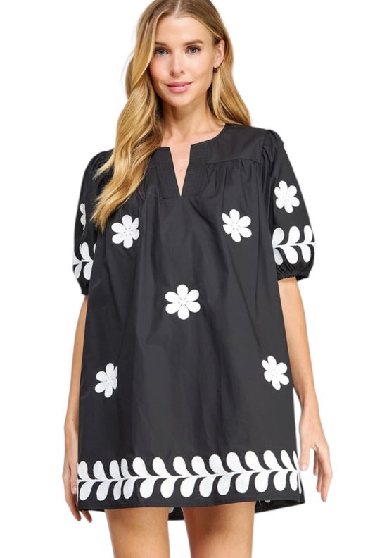 Black & White Embroidered Daisy Mini